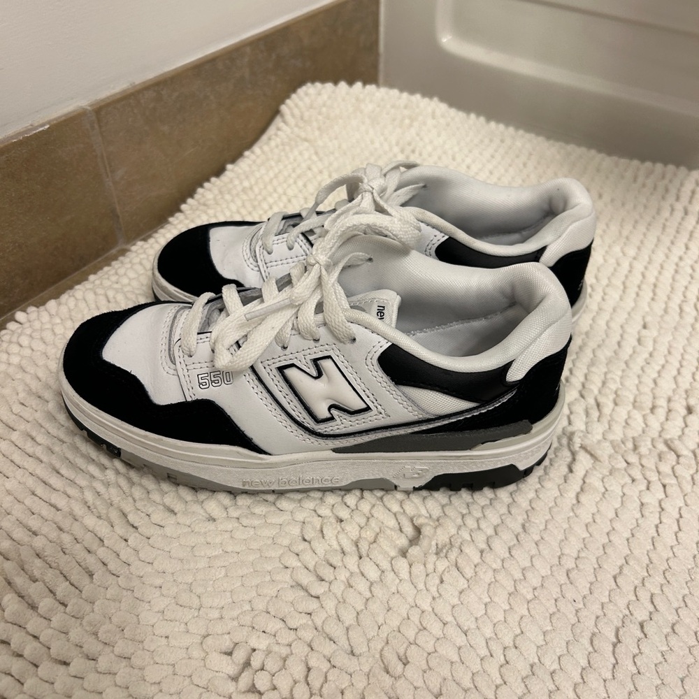 New Balance 550 White/Black Size 4